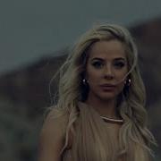 Mackenzie Porter Chasing Tornadoes