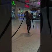 Девушка С Длинной Касой