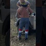 Склонилсянаколенитихопапа
