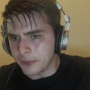 Чел Играет Мем