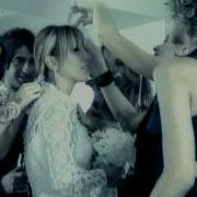 Hande Yener Aci Veriyor