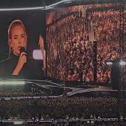 Зал Поет Вместе С Адель