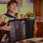 Француженка Поет Русские Песни