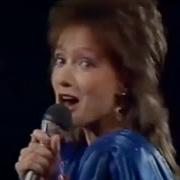 На Теплоходе Музыка Играет