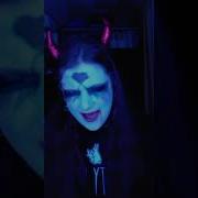 На Зеркале Помадой